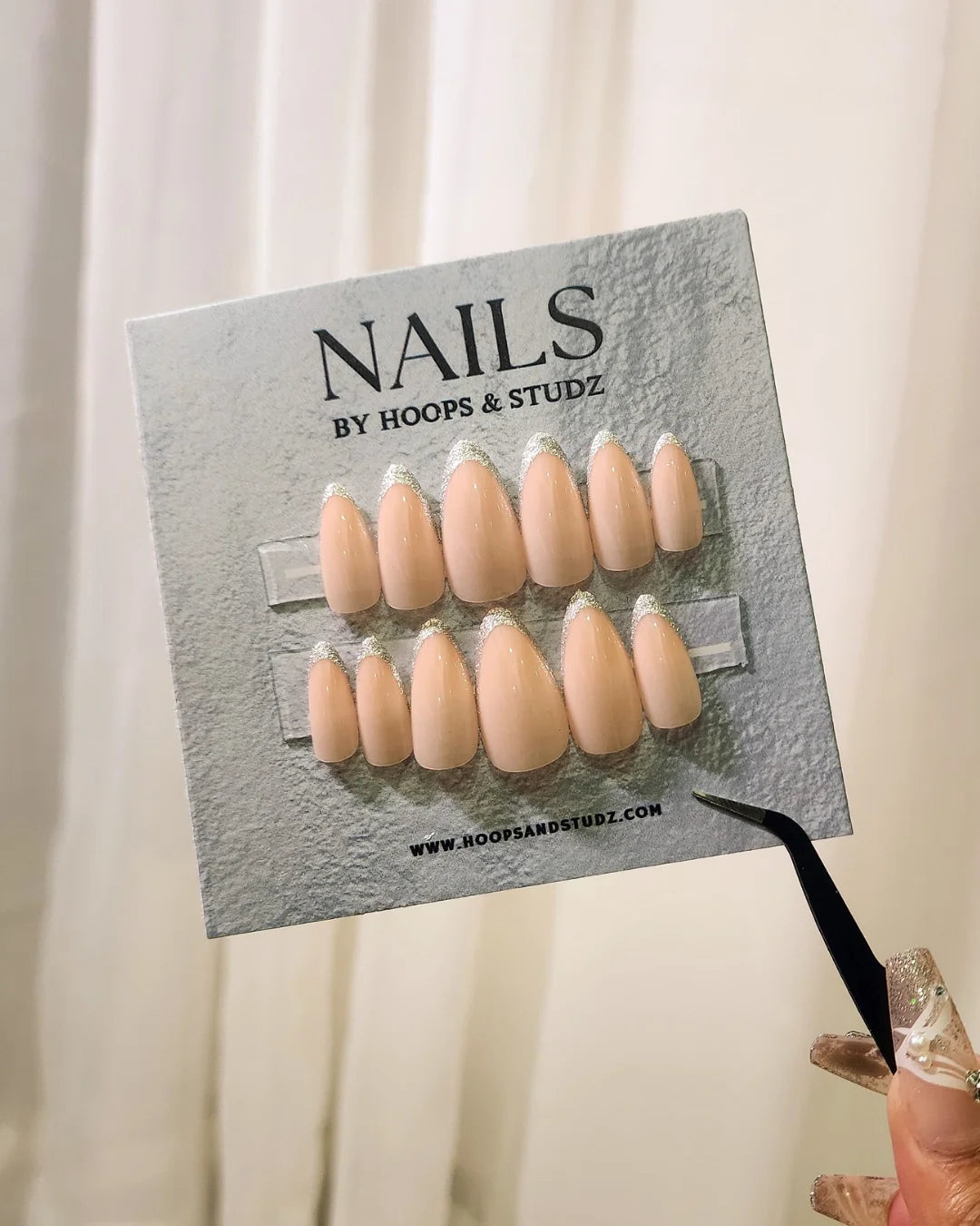 Silver Lining Almond Shape Press on Nails - N013