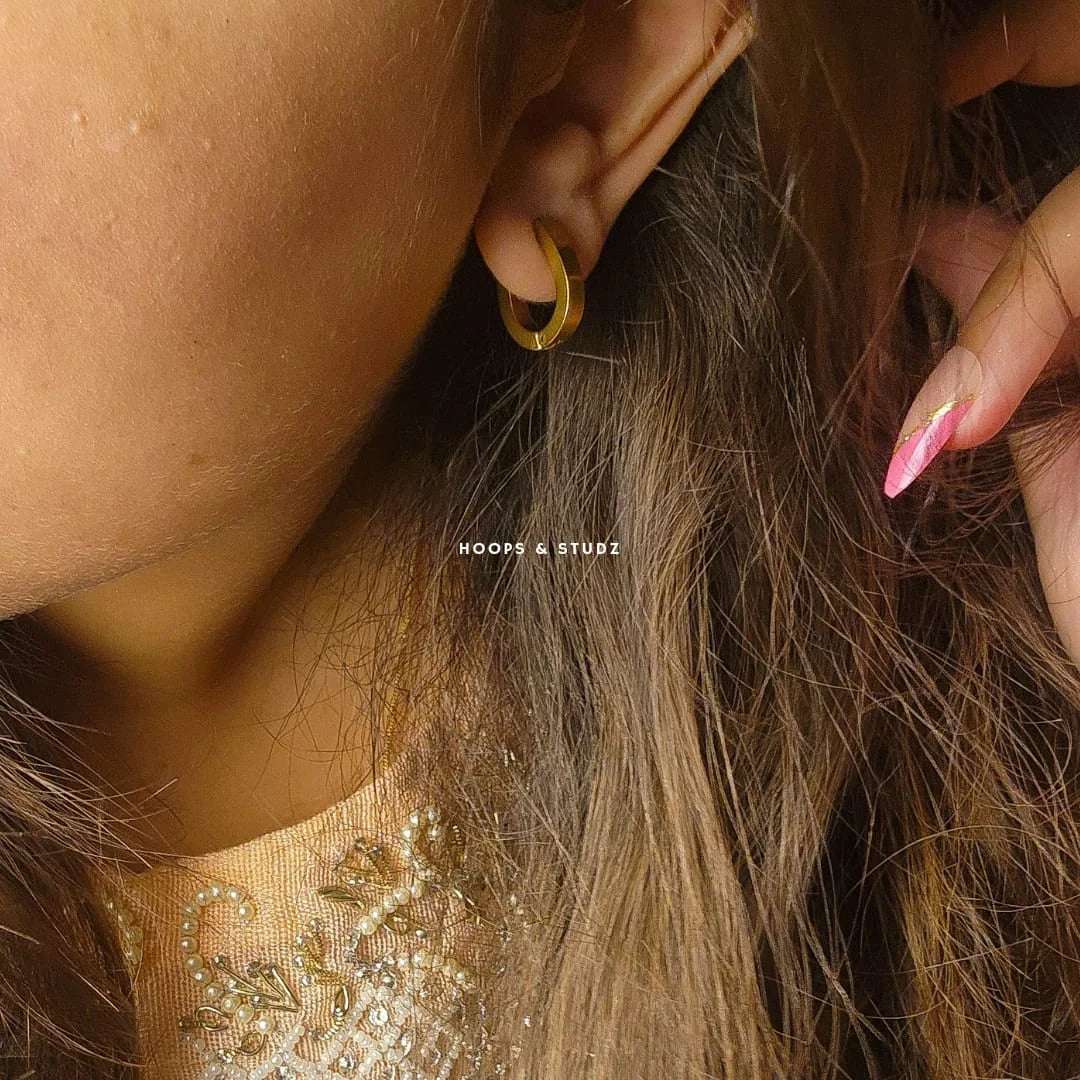 D Hoop Earrings - Golden