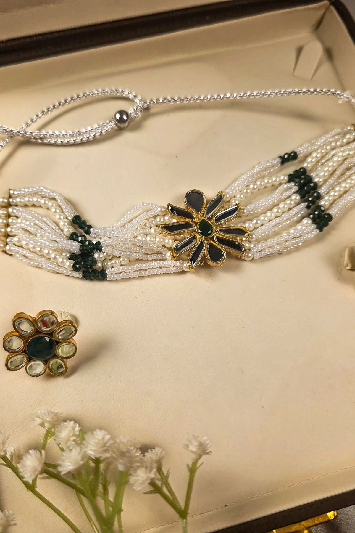 Phool Kundan Choker Jewelry Set- Green and White