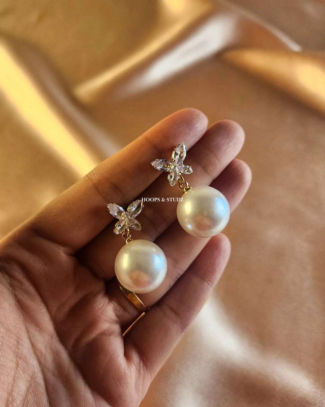 Trinket Pearl hanging Earrings