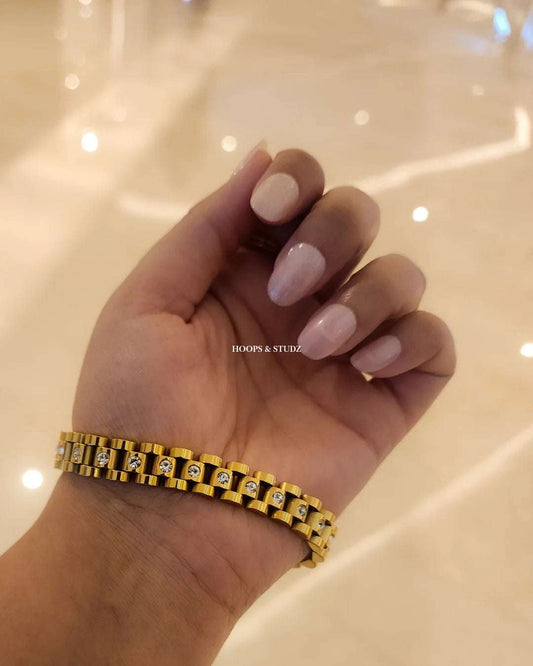 Short Almond Press on Nails - N009