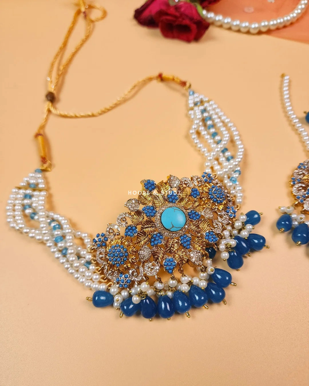 Nora Ferozi choker set
