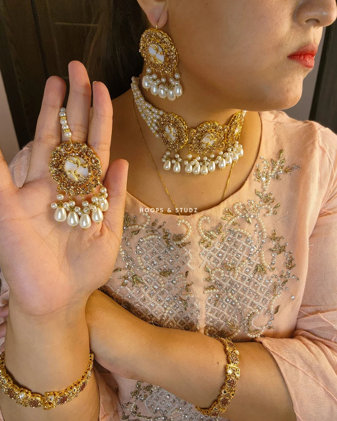 Leena choker set