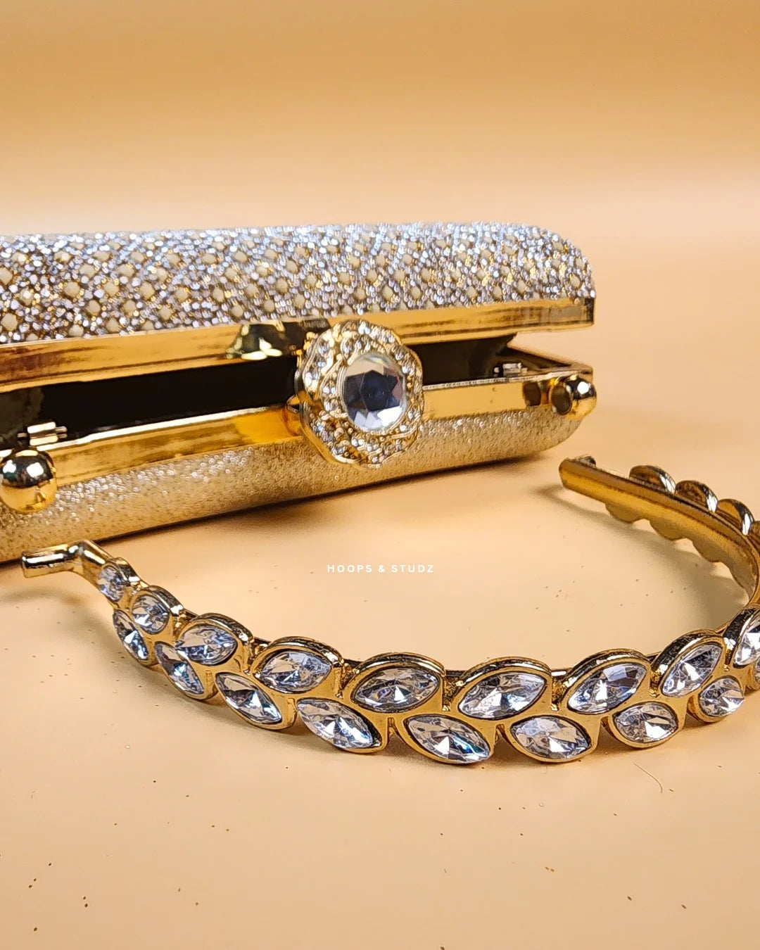 Donna Bridal Fancy Hand Clutch