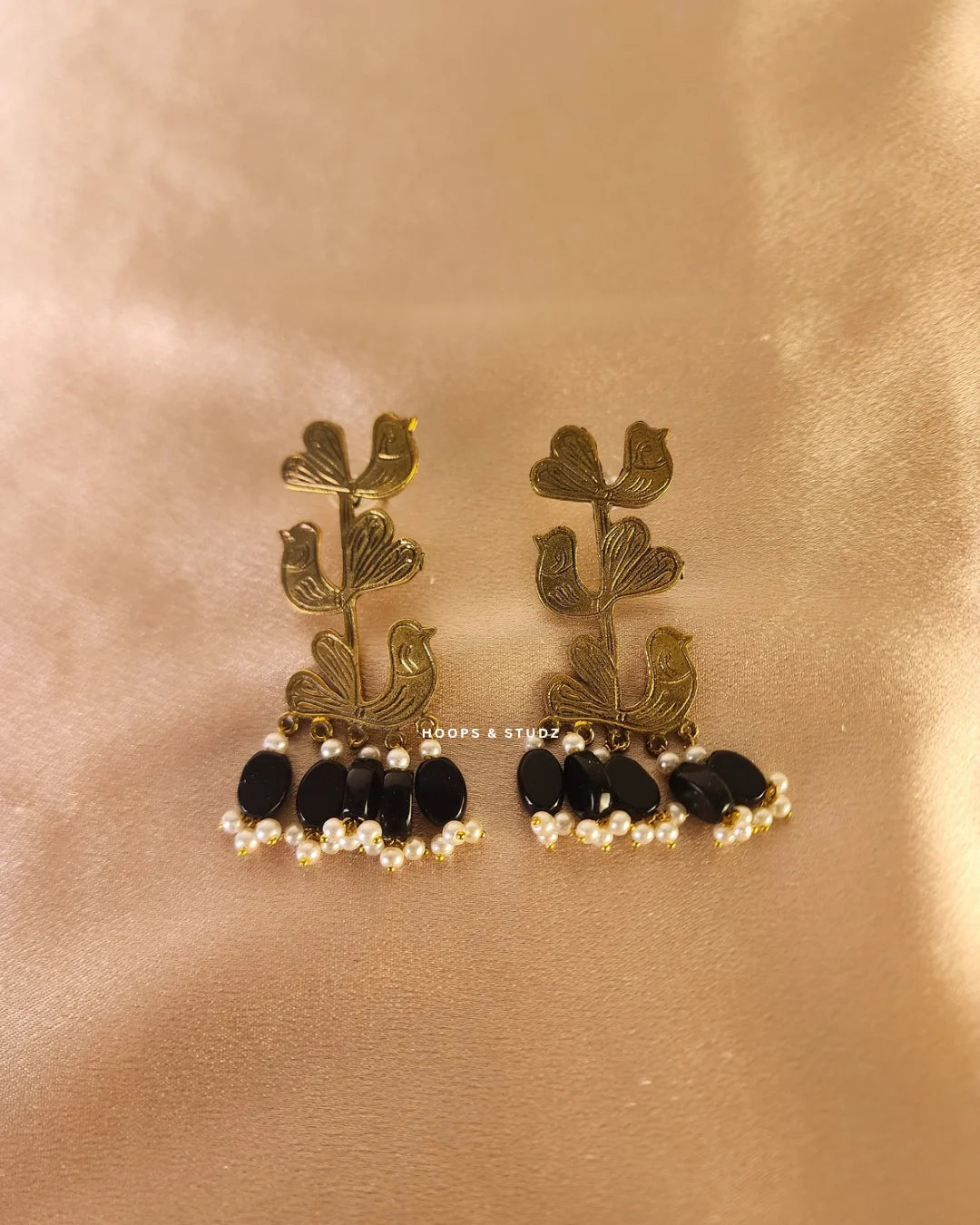 Tabana - Black earrings