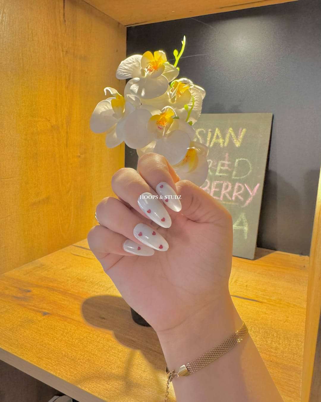 Graphics Almond Press on Nails - N012