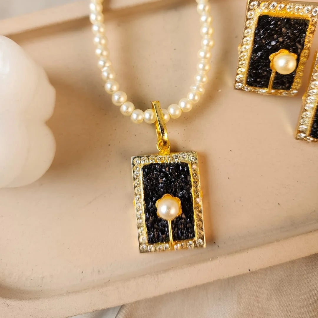 Tasneem Pendant Set