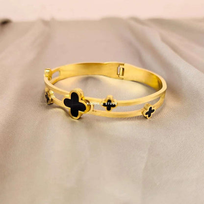 Ladies Van Cleef Bracelet - D4