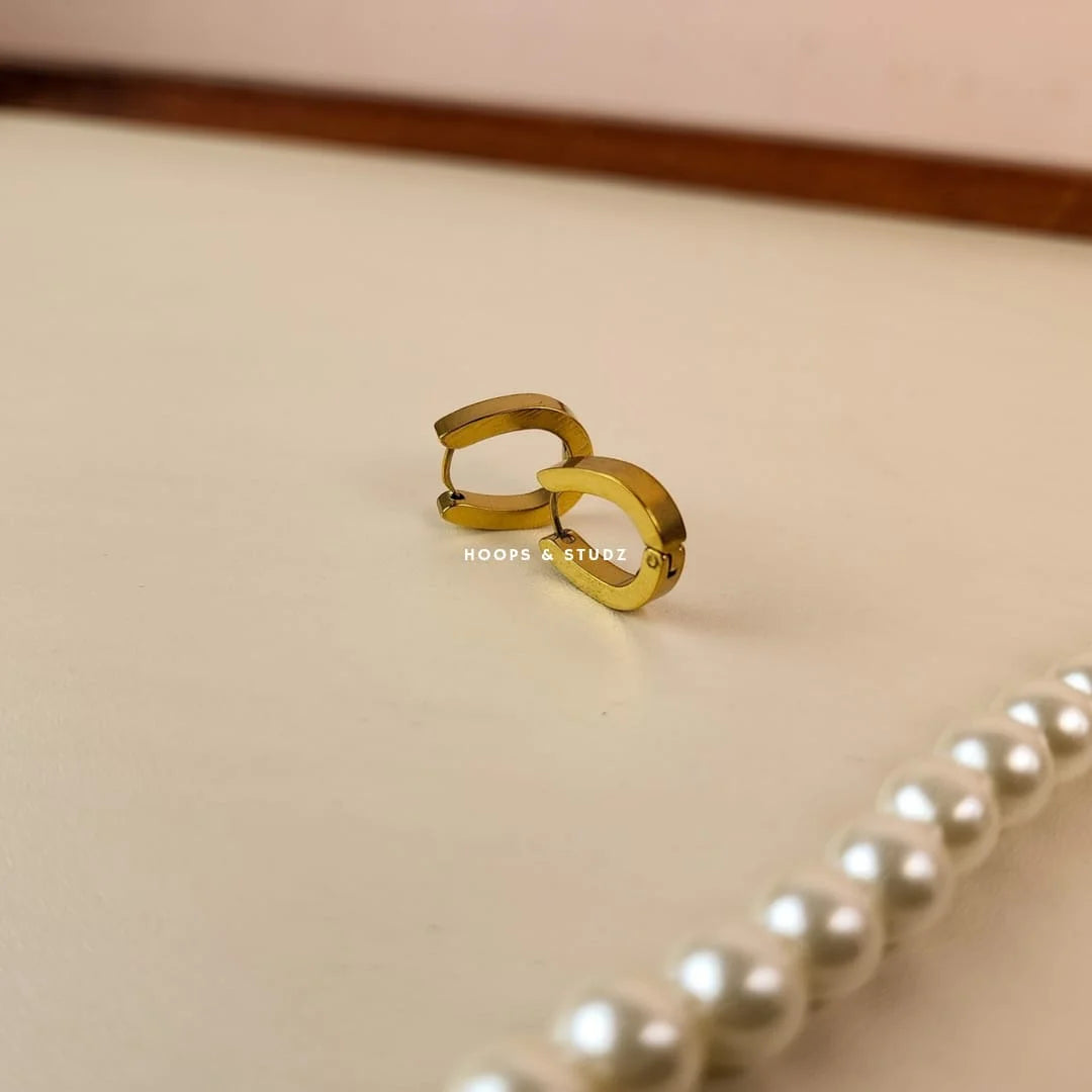 D Hoop Earrings - Golden
