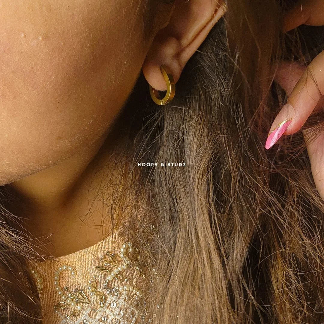 D Hoop Earrings - Golden