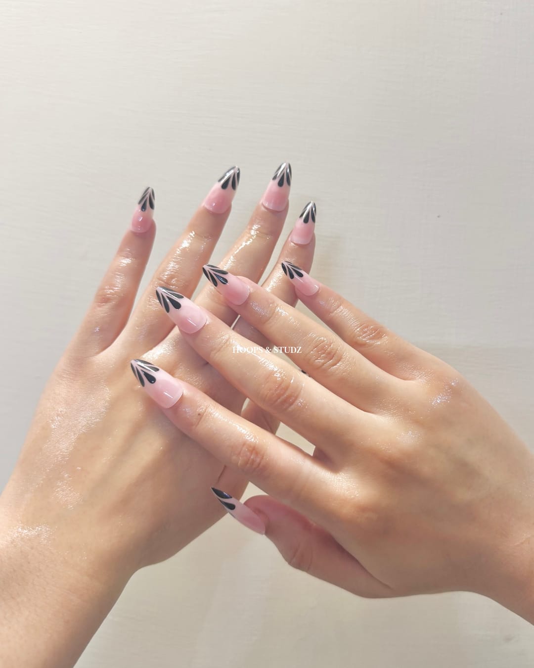 Design Tips Almond Press on Nails - N014